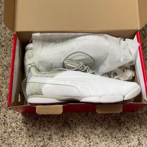 Women’s golf shoes